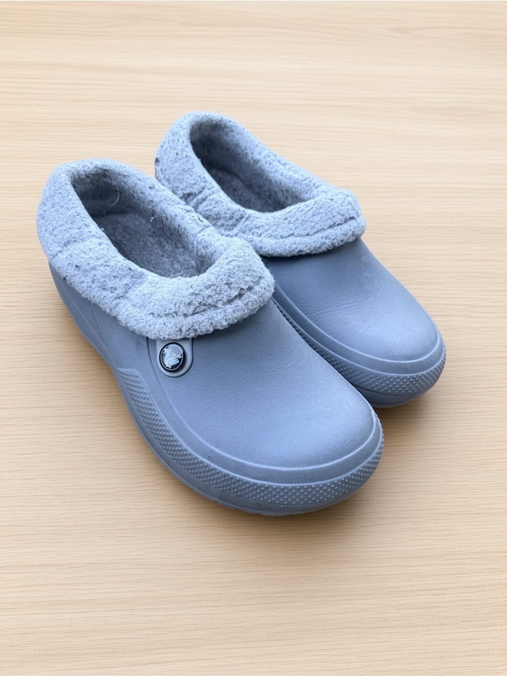 Crocs Faux Fur Lined Clogs Gray Slip On Shoes Women’s 8 Men’s 6